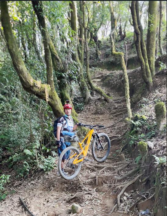 Single tracks door de jungle van Shivapuri National Park